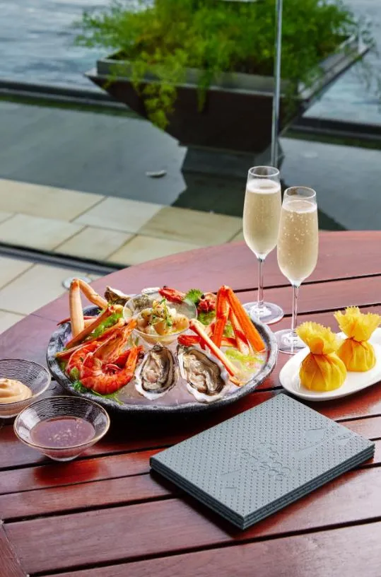 香港四季酒店池畔餐廳