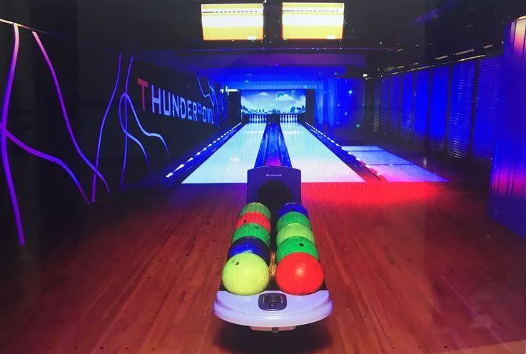 雷霆保齡球場