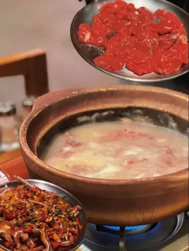 賀鐵頭粥底火鍋 (和平路茂業奧特萊斯)