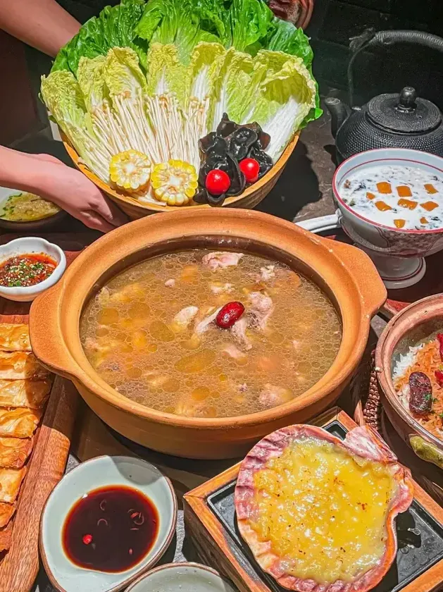 西關老阿婆牛腩牛雜煲 (龍城萬科裏)