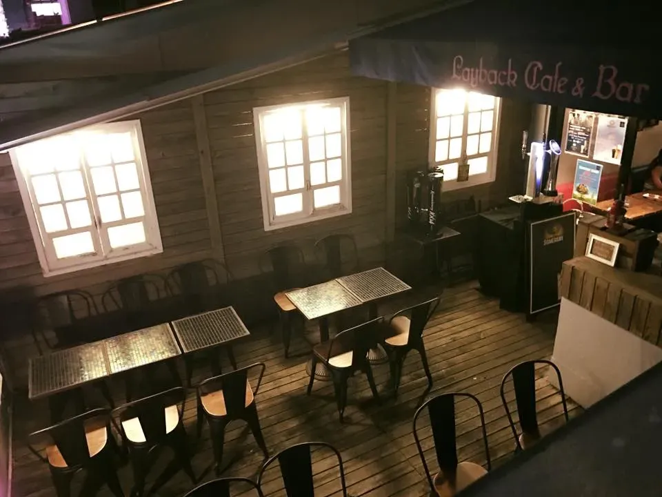 Layback Cafe & Bar - 復古咖啡店