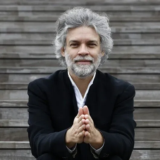 紀弗朗（指揮 / 鋼琴）