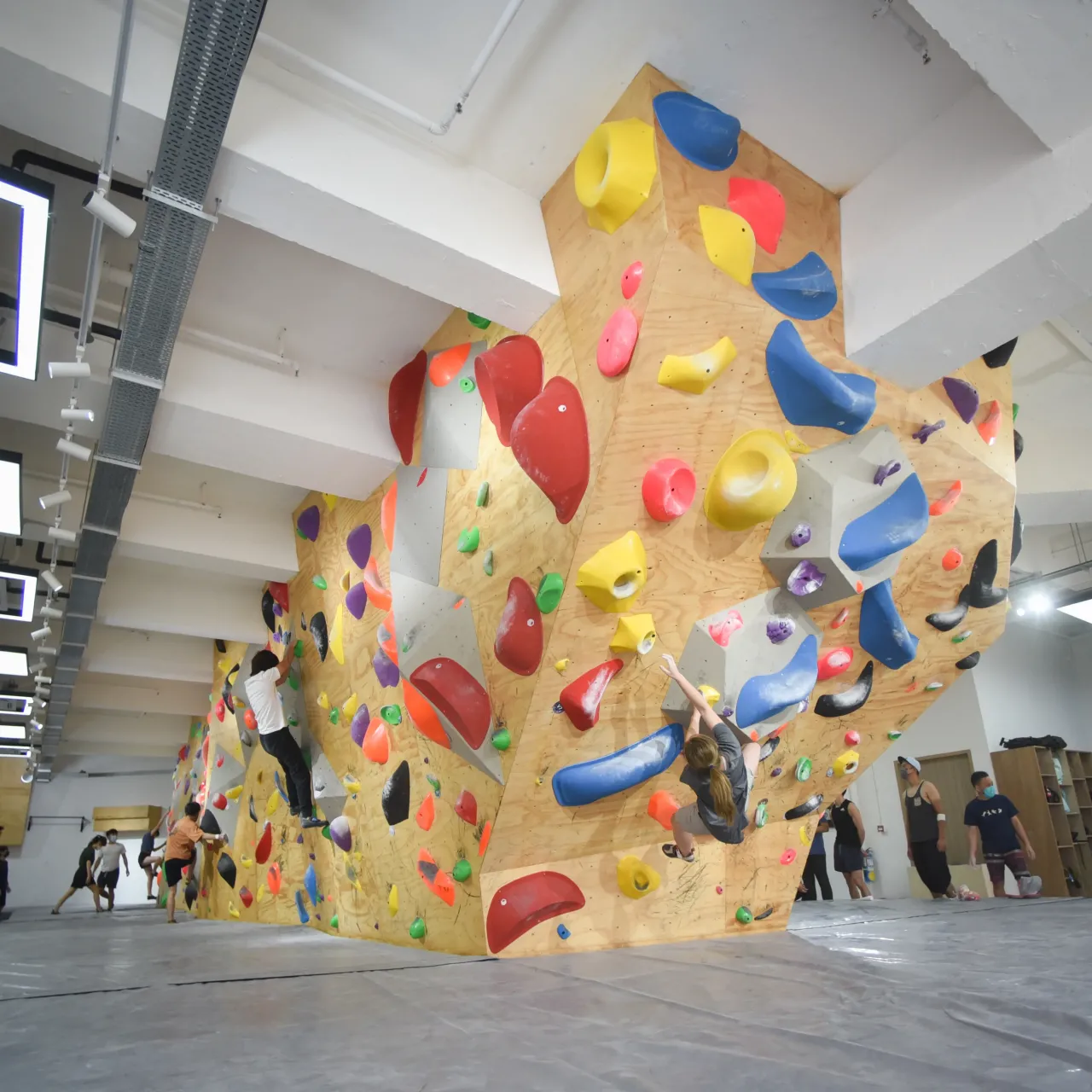 CRUX Boulder Gym