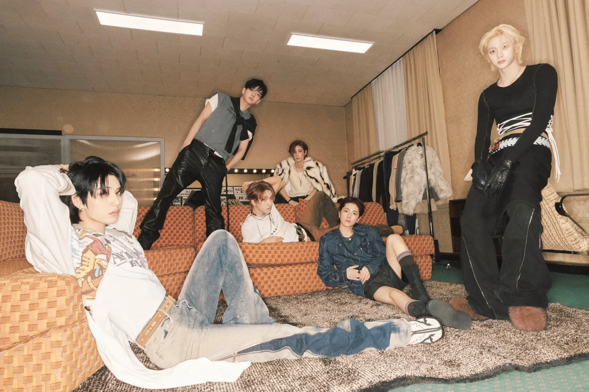 FB@BOYNEXTDOOR_official