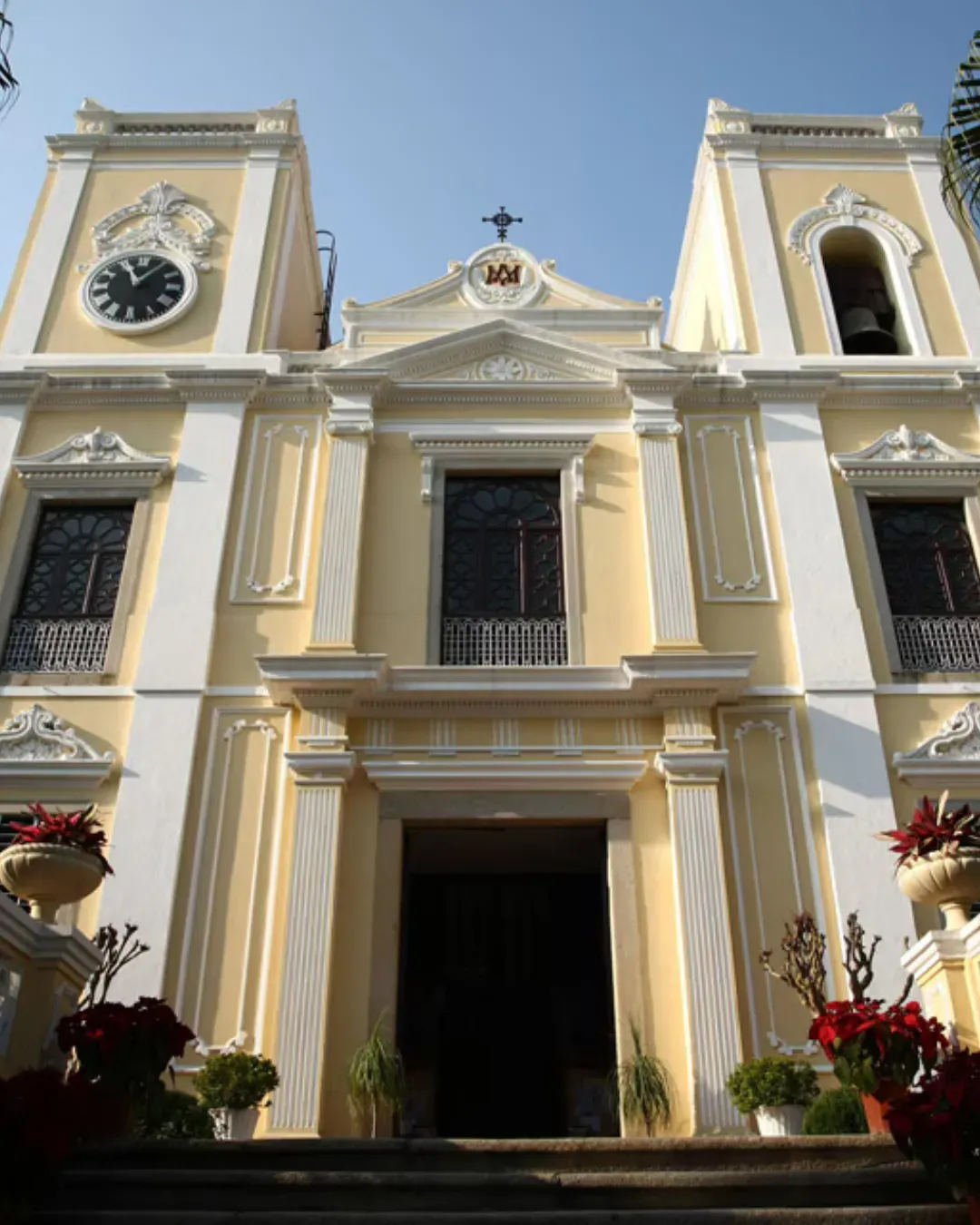 聖老楞佐堂及前地