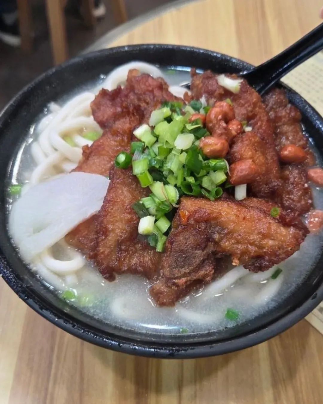 阿一豬扒酸辣米綫 (筲箕灣)
