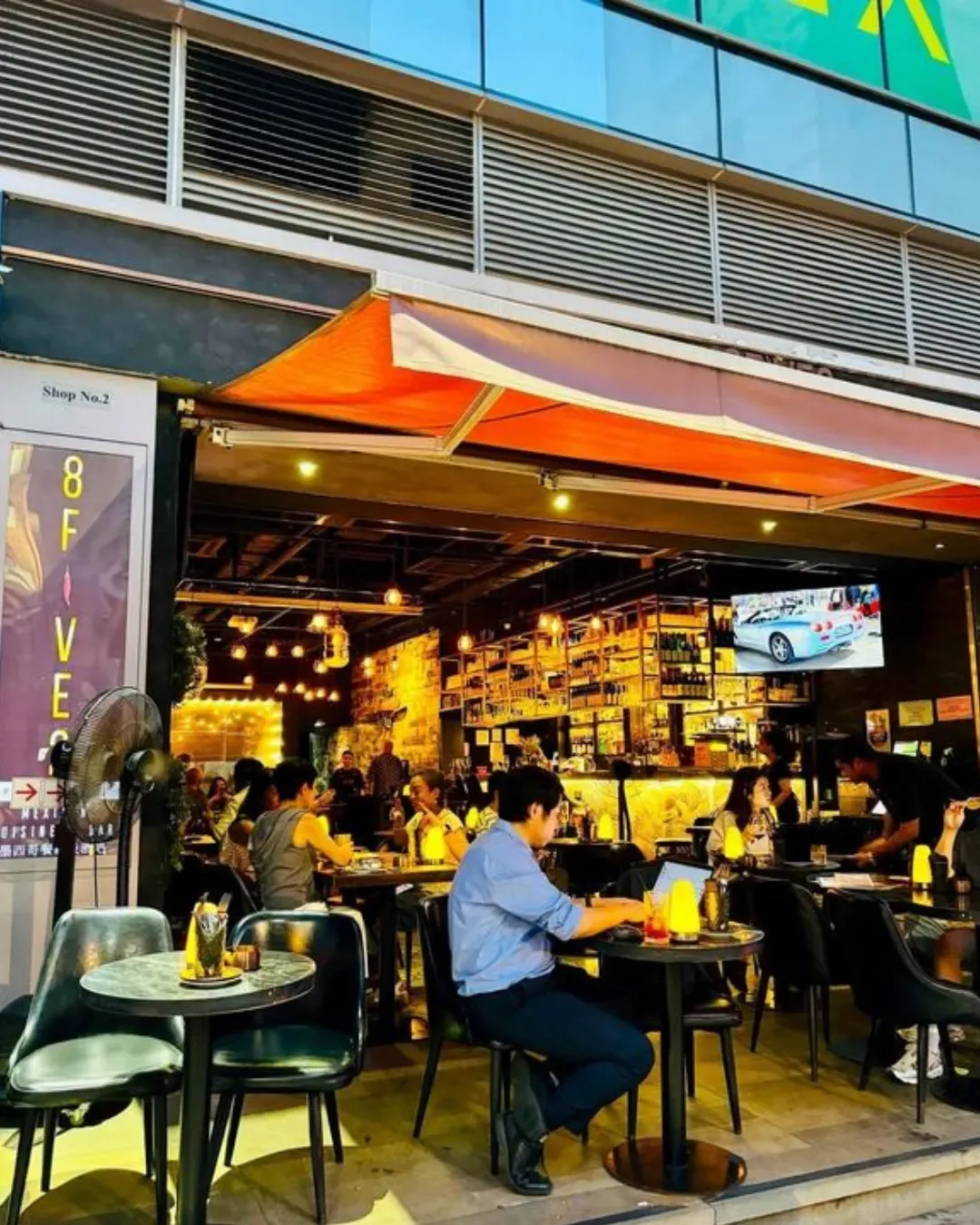 8Five2 Restobar