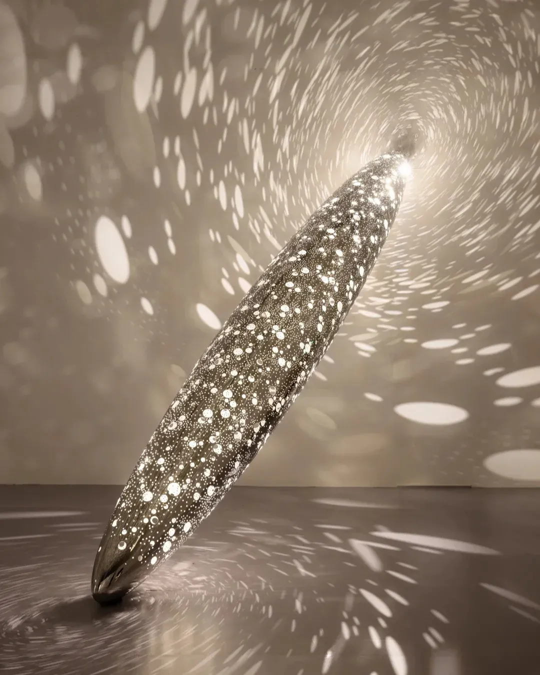 《Lindy Lee：世間星辰》