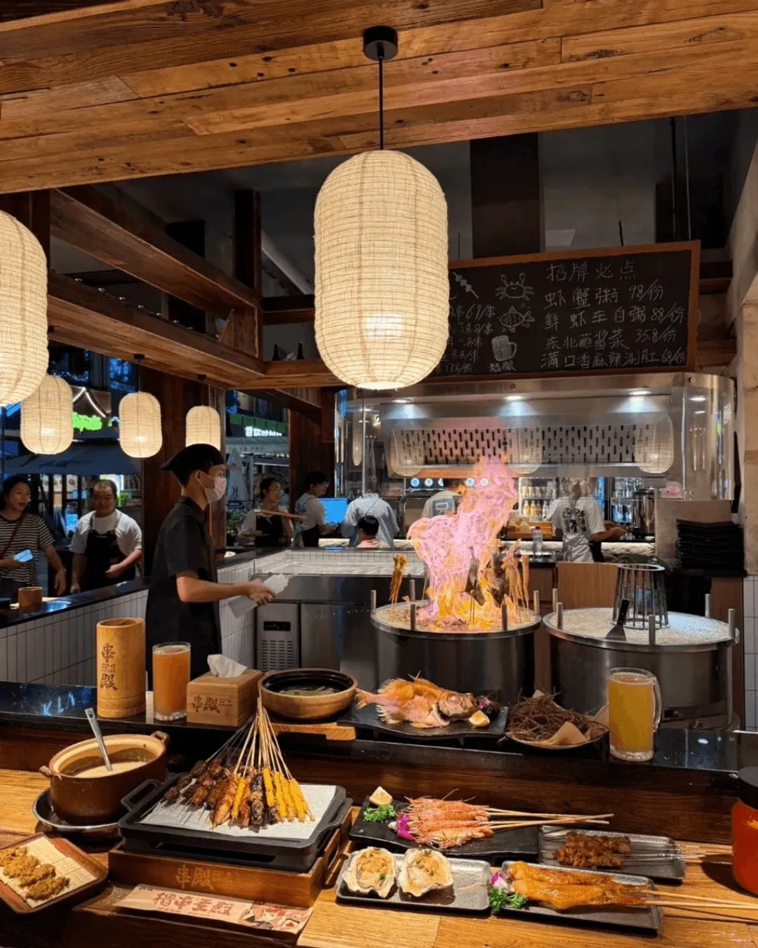 串殿．爐端燒．烤串．小酒館 (皇庭廣場)