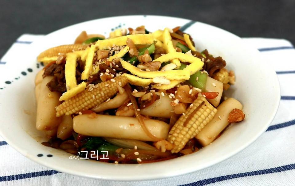 韓式醬油炒年糕 宮廷炒年糕 不辣 궁중떡볶이 Gungjung Tteokbokki U Blog