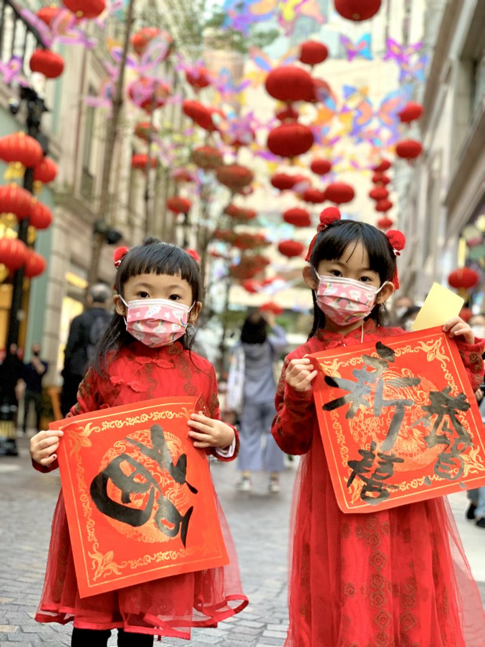 #超有新年氣氛的利東街??#中西合壁蝴蝶光影藝術結合大紅燈籠 ?