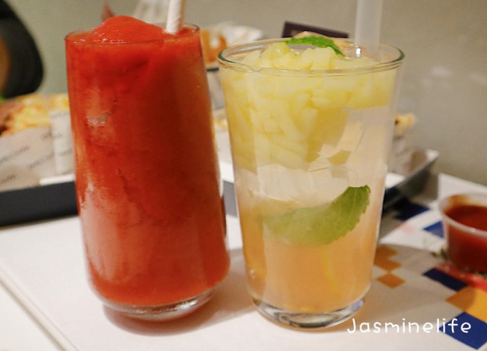 紅沙冰（左)、粒粒蜜桃檸檬特飲