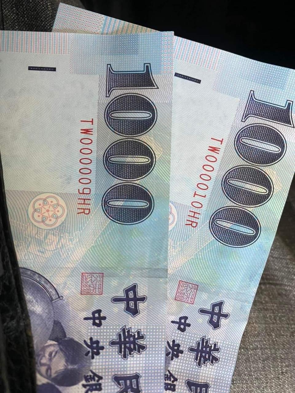 ATM領千鈔「刷一排00000」 幸運男見2字母更狂！行家嗨喊：1萬收- U Blog