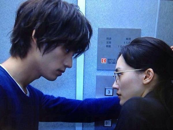 斎藤工vs木村拓哉 新舊男神壁咚對決 斎藤工vs木村拓哉 新舊男神壁咚對決