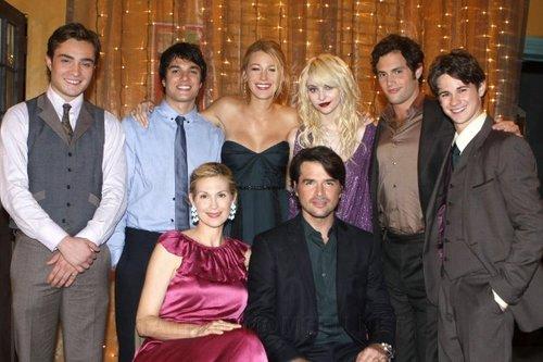 Gossip Girl 花邊教主的爸媽Lily和Rufus也談戀愛了嗎？