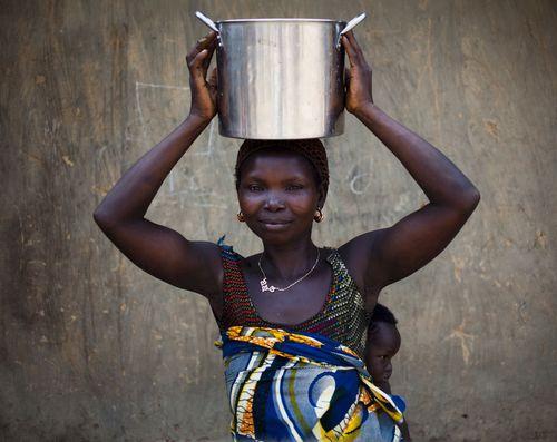 ACQUA FOR LIFE生命之水運動擴展至多個地方，為非洲、拉丁美洲及亞洲地區提供安全飲用水