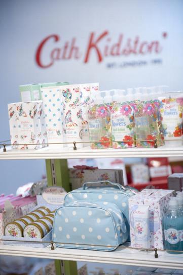 Cath Kidston 九龍塘 又一城 Festival Walk LOG ON Cath Kidston 九龍塘 又一城 Festival Walk LOG ON