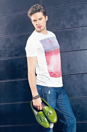 Fratelli Rossetti 流蘇鞋、7 For All Mankind 牛仔褲。 