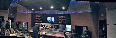 錄音室的中央控制室面積頗大,當中音響器材以至隔音設備均屬頂級水平。 錄音室的中央控制室面積頗大,當中音響器材以至隔音設備均屬頂級水平。