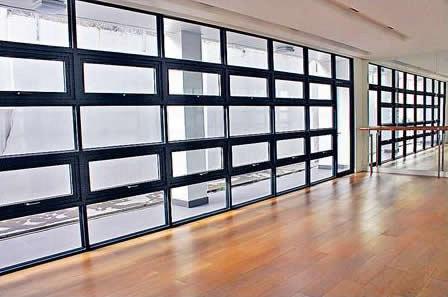 兩間課室仍在施工,據知是參考自紐約的音樂教室,學生可同步觀察錄音過程,理論與實踐並重。 兩間課室仍在施工,據知是參考自紐約的音樂教室,學生可同步觀察錄音過程,理論與實踐並重。