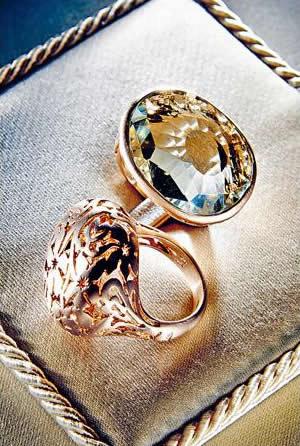 Pomellato Prasiolite 綠水晶戒指、Arabesque 系列通花戒指。