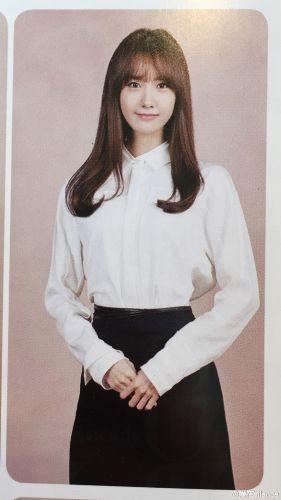 作為韓國人氣女子天團的少年時代雖然工作繁重，但成員們都不忘要為自己自我增值，好似其中允兒和徐玄今年順利在東國大學畢業，二人早前在十月中拍攝的畢業照更在近日被公開，不少網民看過她們的畢業照後都不禁慨嘆二人的氣質，不枉她們被不少「少男少女」封為心目中的「女神」。