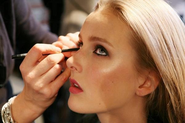 擁有明眸大眼so easy！10個放大雙眼的彩妝技巧