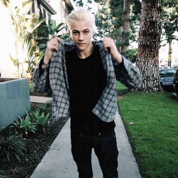 男模界新寵：Lucky Blue Smith