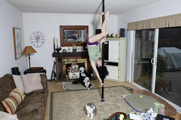 鋼管舞可以這樣跳 女生們的自宅鋼管舞 鋼管舞可以這樣跳 女生們的自宅鋼管舞