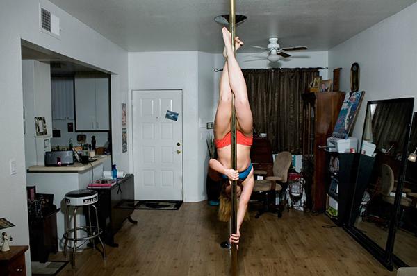 鋼管舞可以這樣跳 女生們的自宅鋼管舞 鋼管舞可以這樣跳 女生們的自宅鋼管舞