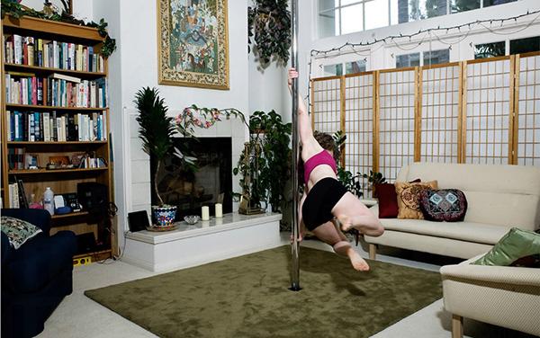 鋼管舞可以這樣跳 女生們的自宅鋼管舞 鋼管舞可以這樣跳 女生們的自宅鋼管舞