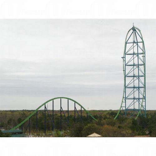 位於美國新澤西州的Six Flags Great Adventure冒險樂園之內,為全球最高的過山車。以高達128mph高速 登上被稱為「死亡大斜坡」的山頂後立即以螺旋狀高速衝回地面,享受那非一般的離心衝擊。 位於美國新澤西州的Six Flags Great Adventure冒險樂園之內,為全球最高的過山車。以高達128mph高速 登上被稱為「死亡大斜坡」的山頂後立即以螺旋狀高速衝回地面,享受那非一般的離心衝擊。