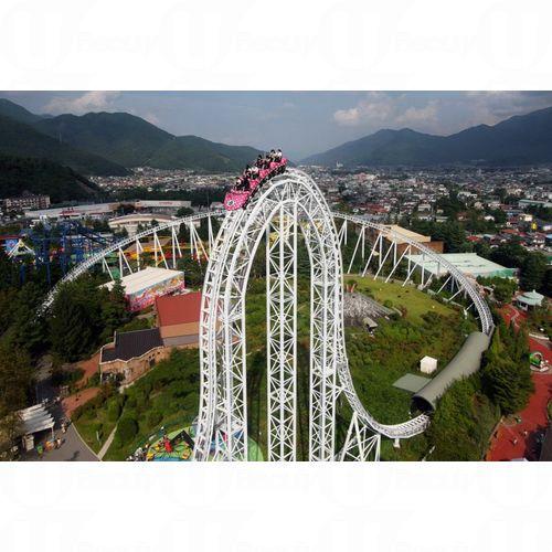 日本富士急樂園的Dodonpa終極飛車,最為令人驚嘆為兩秒內加速至每小時107英里的極速飛車。而且, 玩家先在黑暗的隧道等待,時間一到,整個車廂就會馬上發射出去,可說是過山車與跳樓機的完美結合,十分嚇破膽! 日本富士急樂園的Dodonpa終極飛車,最為令人驚嘆為兩秒內加速至每小時107英里的極速飛車。而且, 玩家先在黑暗的隧道等待,時間一到,整個車廂就會馬上發射出去,可說是過山車與跳樓機的完美結合,十分嚇破膽!