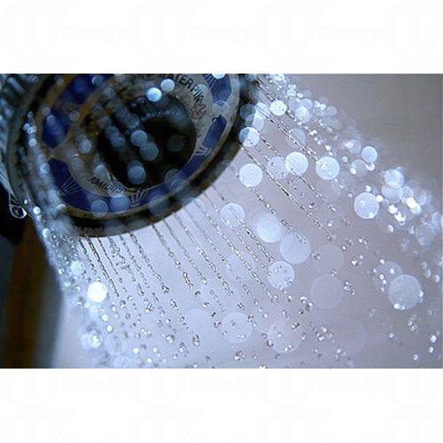 染髮後的頭皮、頭髮都會變得脆弱，如果用過熱的水洗頭，會令頭皮傷上加傷，也令你染色的頭髮「甩色」較快。可以的話，試用冷水或者微溫的水洗頭，你會很明顯地發現「甩色」比較少，髮質也會變得好一點呢！