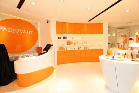 來自日本的ADJUVANT就以糖份和電解質作為產品的主要成分，解決各種皮膚及頭髮的主要問題。 ADJUVANT 一系列產品由美容、護膚及護髮產品均一應俱全。