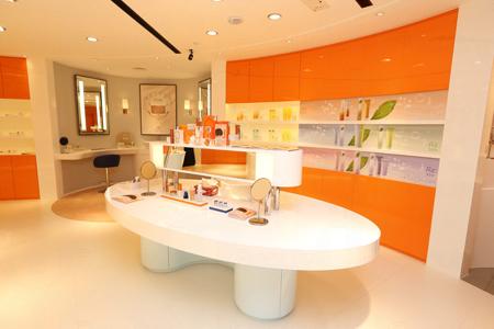 來自日本的ADJUVANT就以糖份和電解質作為產品的主要成分，解決各種皮膚及頭髮的主要問題。 ADJUVANT 一系列產品由美容、護膚及護髮產品均一應俱全。