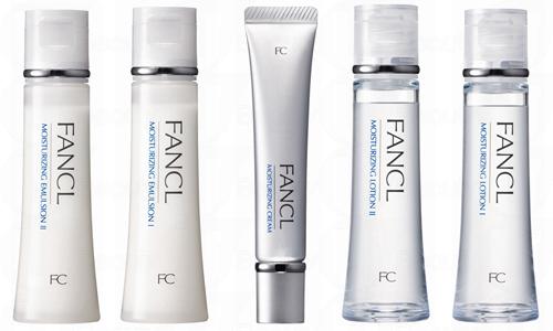 FANCL 今個秋冬將旗下護膚品換上新裝，推出針對補濕及抗老的水盈補濕系列及膠原修護系列，專注調理和修護肌底，幫助肌膚細胞回復吸收、更生及膠原蛋白合成等各項機能。更把size 變得更迷你，鎖定營養黃金期，確保產品開瓶後仍能一直保持內裡養份新鮮，徹底發揮效用。