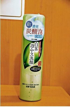 白白茶泡沫洗面膏 438 日圓 / 約HK$35。（劉景茵攝）