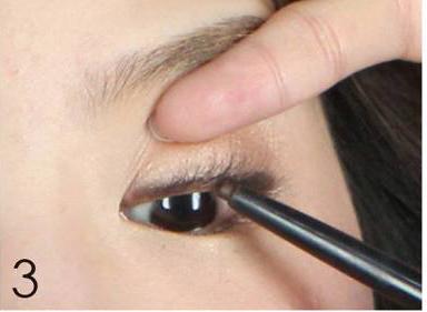 內眼線不脫妝秘訣
