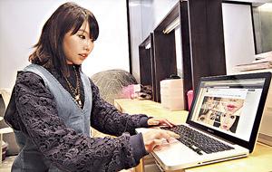 揸筆搵食已非作家或記者的專利，人氣美容博客大佬B（Bren Lui）由Xanga寫到微博、Facebook，YouTube化粧教學短片總點擊率更達1,500萬。