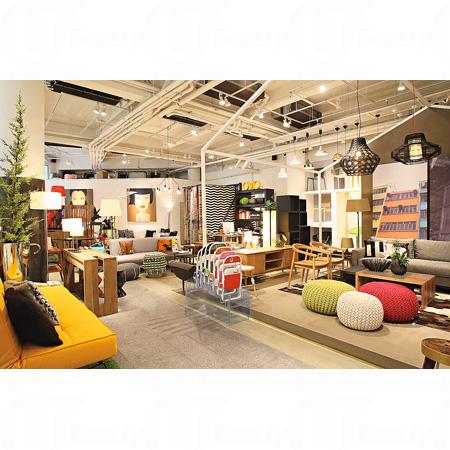 拆卸 5 年的舊灣仔街市大樓終於以新面目出現,昔日由數十小攤檔組成的街市,今天的主人家變成家具店 OVO,在這座三級歷史建築內同時開設了 OVOStudio、OVOGarden 及 OVOCafe 三間不同系列的新店,變成一站式的家品購物體驗和綠色飲食享受。 拆卸 5 年的舊灣仔街市大樓終於以新面目出現,昔日由數十小攤檔組成的街市,今天的主人家變成家具店 OVO,在這座三級歷史建築內同時開設了 OVOStudio、OVOGarden 及 OVOCafe 三間不同系列的新店,變成一站式的家品購物體驗和綠色飲食享受。