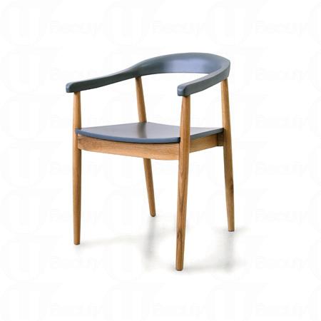 拆卸 5 年的舊灣仔街市大樓終於以新面目出現,昔日由數十小攤檔組成的街市,今天的主人家變成家具店 OVO,在這座三級歷史建築內同時開設了 OVOStudio、OVOGarden 及 OVOCafe 三間不同系列的新店,變成一站式的家品購物體驗和綠色飲食享受。 拆卸 5 年的舊灣仔街市大樓終於以新面目出現,昔日由數十小攤檔組成的街市,今天的主人家變成家具店 OVO,在這座三級歷史建築內同時開設了 OVOStudio、OVOGarden 及 OVOCafe 三間不同系列的新店,變成一站式的家品購物體驗和綠色飲食享受。