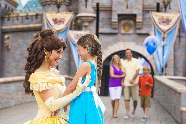 執垃圾姿勢都有規定!10個迪士尼員工奇趣守則 執垃圾姿勢都有規定!10個迪士尼員工奇趣守則