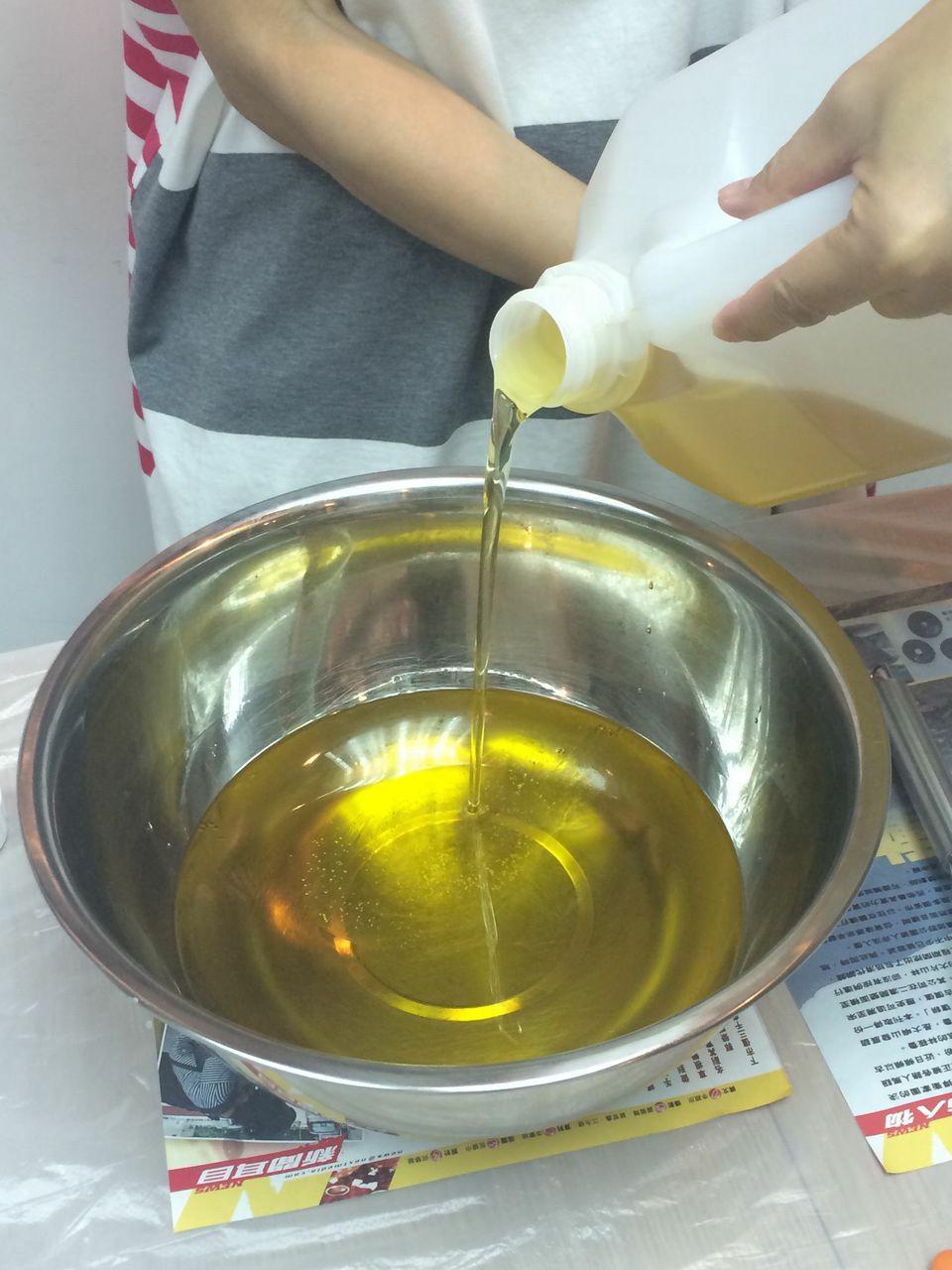 DIY敏感肌護膚品：金盞花手工皂