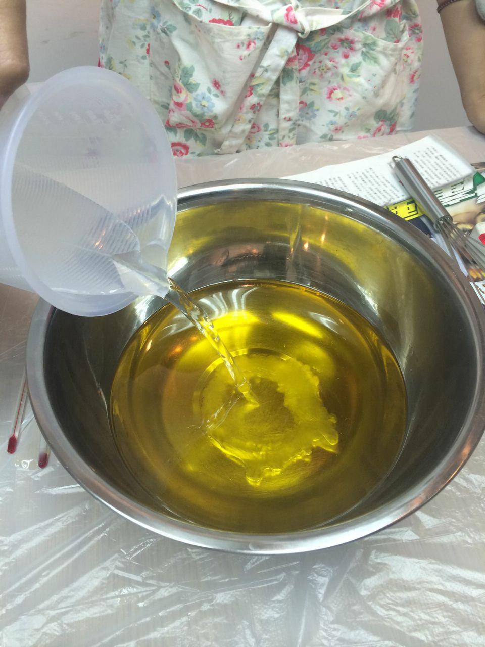 DIY敏感肌護膚品：金盞花手工皂