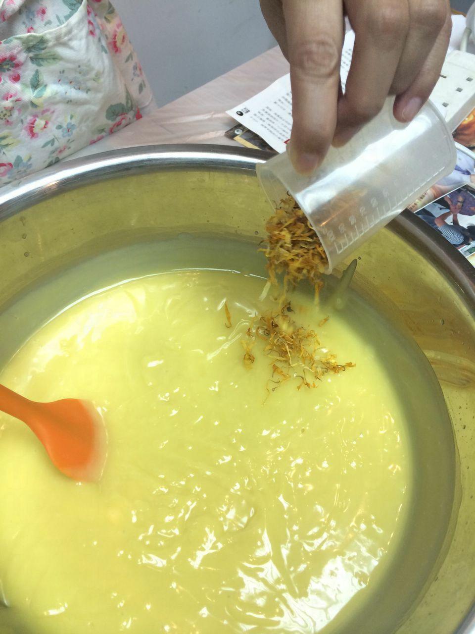 DIY敏感肌護膚品：金盞花手工皂