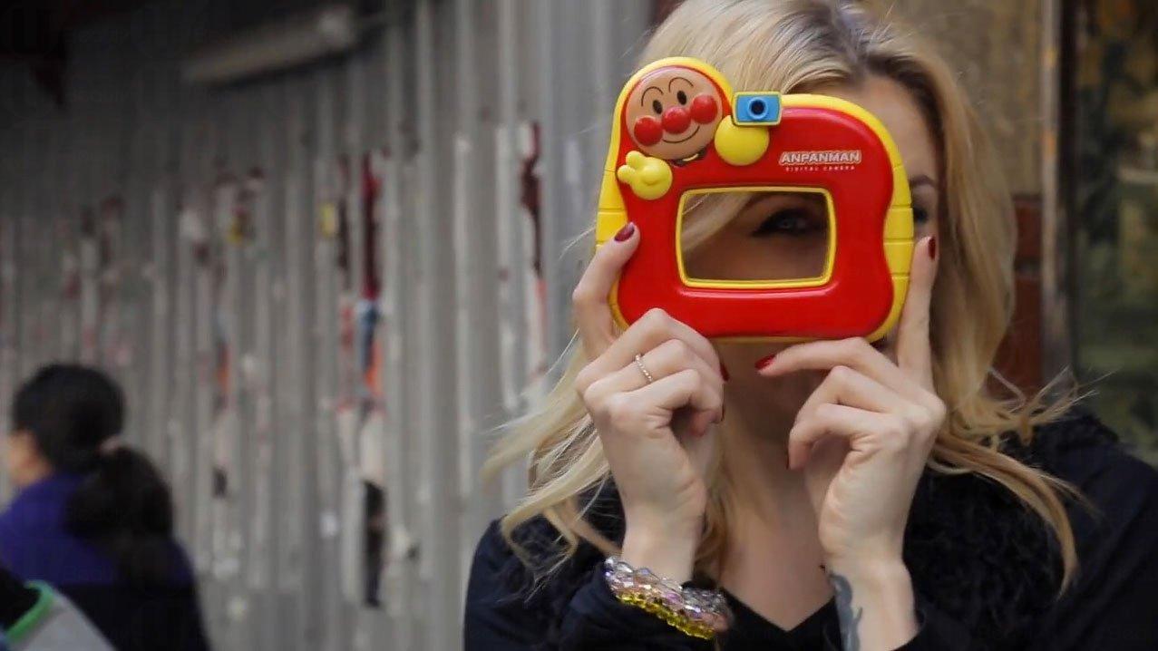 大師Lara Jade示範用麵包超人相機也能拍出型格時裝照