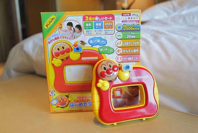 大師Lara Jade示範用麵包超人相機也能拍出型格時裝照