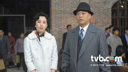 《情逆三世緣》以一句錐心誓言貫穿 3 個年代、整部劇的故事脈絡,話說今世的情報科督察袁金昌(歐陽震華飾)錯手殺害女友楊夕雪(關詠荷飾),傷心欲絕之際,金昌靈魂出竅穿越時空返回宋代,依附在開封府尹包拯身上,驚見與夕雪有相同樣貌的韓霜霜出現眼前,包拯其後被奸人高繼安陷害,被迫揮淚斬霜霜,其靈魂亦再度出竅去到 50 年代,成為叱吒一時的華龍飆探長。在宿世姻緣安排下,華探長再遇夕雪的前世田秋鳳,可是悲劇再度發生,他再次意外害死愛人秋鳳。當金昌靈魂回到現代,他如何保護夕雪、逃出怨咒? 《情逆三世緣》以一句錐心誓言貫穿 3 個年代、整部劇的故事脈絡,話說今世的情報科督察袁金昌(歐陽震華飾)錯手殺害女友楊夕雪(關詠荷飾),傷心欲絕之際,金昌靈魂出竅穿越時空返回宋代,依附在開封府尹包拯身上,驚見與夕雪有相同樣貌的韓霜霜出現眼前,包拯其後被奸人高繼安陷害,被迫揮淚斬霜霜,其靈魂亦再度出竅去到 50 年代,成為叱吒一時的華龍飆探長。在宿世姻緣安排下,華探長再遇夕雪的前世田秋鳳,可是悲劇再度發生,他再次意外害死愛人秋鳳。當金昌靈魂回到現代,他如何保護夕雪、逃出怨咒?