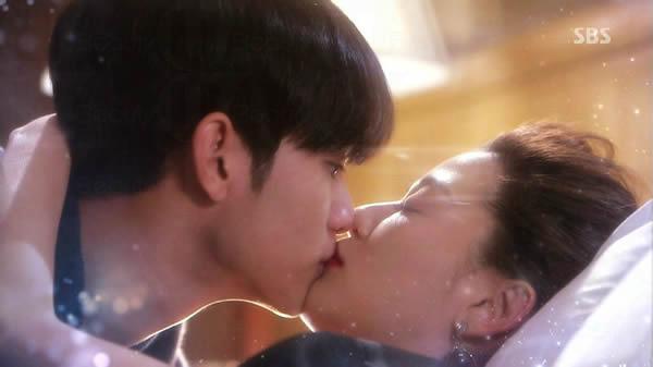 《來自星星的你》千頌伊、都敏俊吻戲回顧
